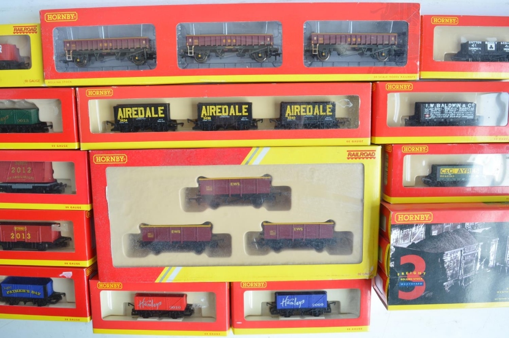 Collection of boxed OO gauge goods wagons and multi wagon sets from Hornby to include R6332A 3x - Image 3 of 6