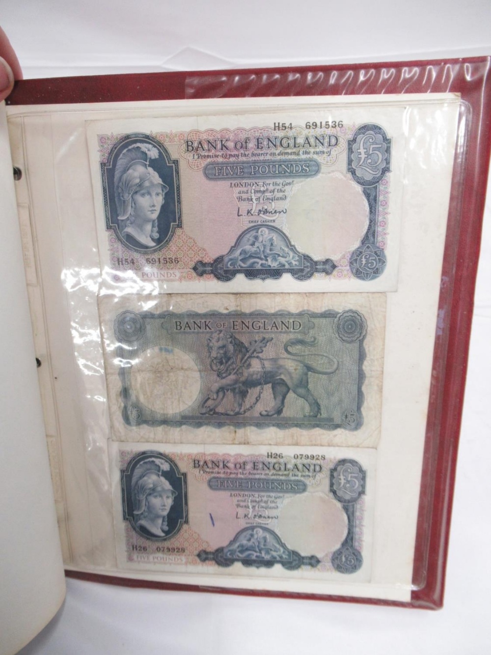 Mixed collection of GB and International banknotes in 3 folders - Image 25 of 32