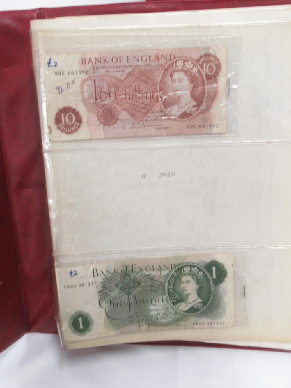 Mixed collection of GB and International banknotes in 3 folders - Image 2 of 32