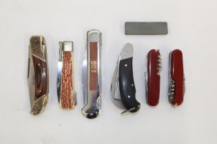 Collection of six pocket knives of various styles, to include two utility knives, a pruning knife,