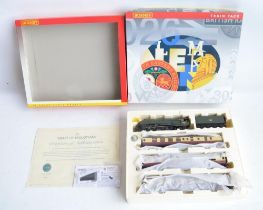 Hornby limited edition OO gauge R2794M Heart Of Midlothian train pack with BR 4-6-2 Class A4 '