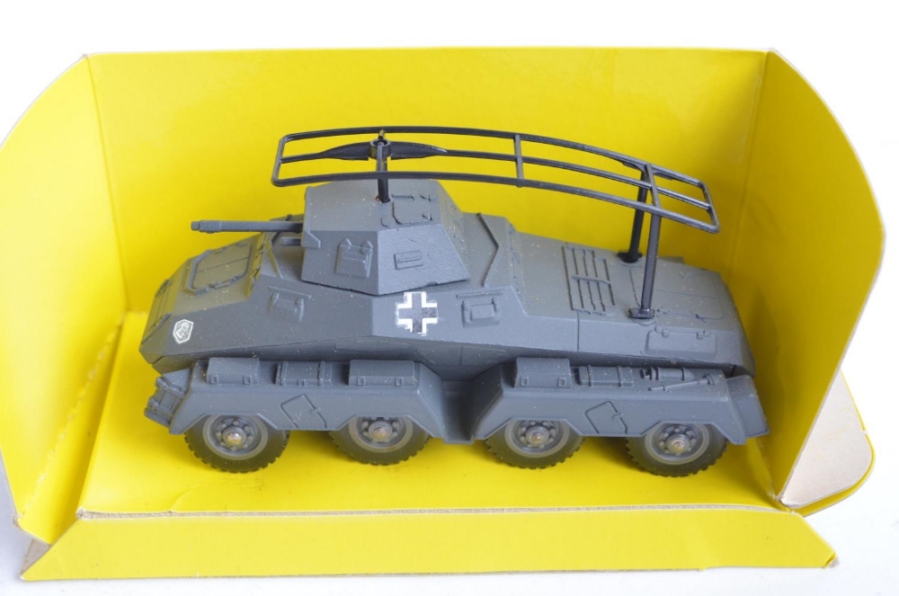 Collection of ten diecast mostly German WWII armour/tank models and 9x 'Cars Of The Commanders' - Bild 9 aus 11