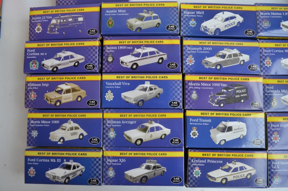 Collection of twenty six boxed 1/43 scale previously displayed British Police Car diecast models - Bild 3 aus 10