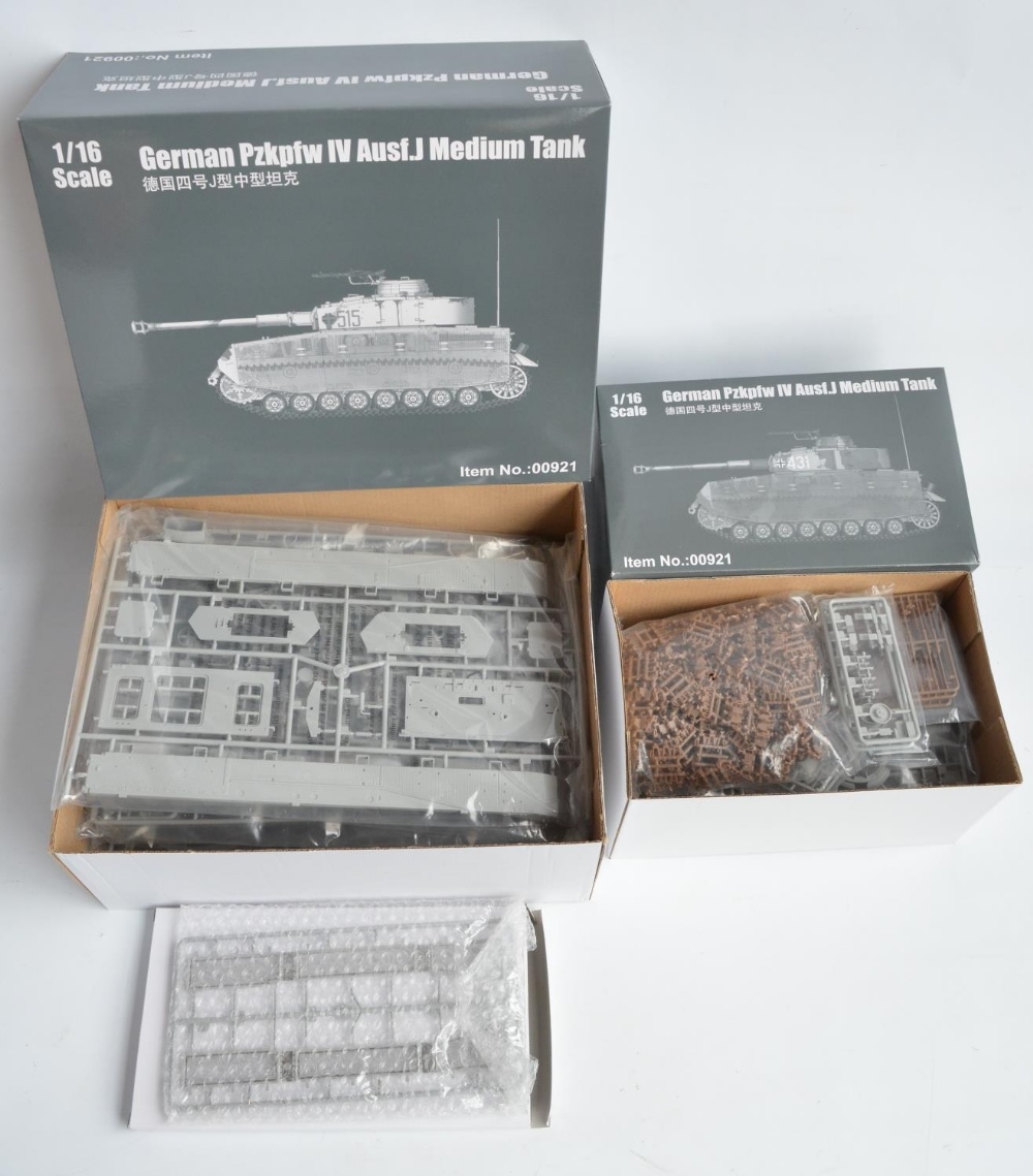 Unbuilt 1/16 scale Trumpeter German Pzkpfw IV Ausf J Medium Tank highly detailed plastic model - Bild 3 aus 8