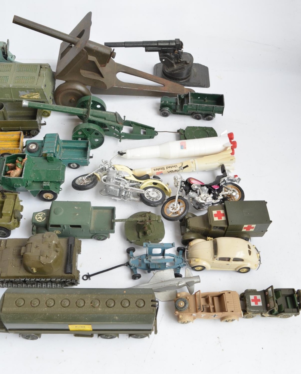 Collection of mostly military diecast model vehicles from Solido, Corgi, Dinky, 21st Century Toys, - Image 2 of 10