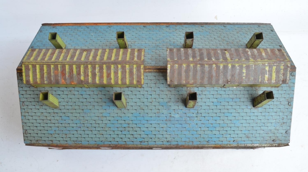 Vintage Hornby Meccano O gauge tinplate lithographed No2 locomotive shed in fair condition for - Image 7 of 7