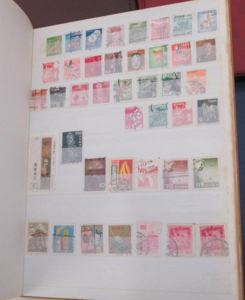 Assorted collection of mixed GB and International stamps loose and in 10 albums/folders, with 2 - Image 4 of 7