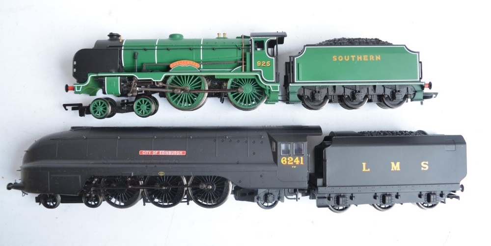 Two Hornby OO gauge electric steam train models to include R3172 Southern Railways 4-4-0 Schools - Image 3 of 6