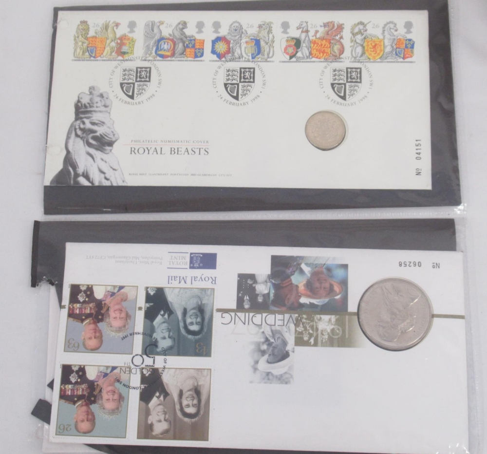 Assorted collection of Coin covers in folder and loose to inc. The 100th Year of HM Queen - Image 4 of 18