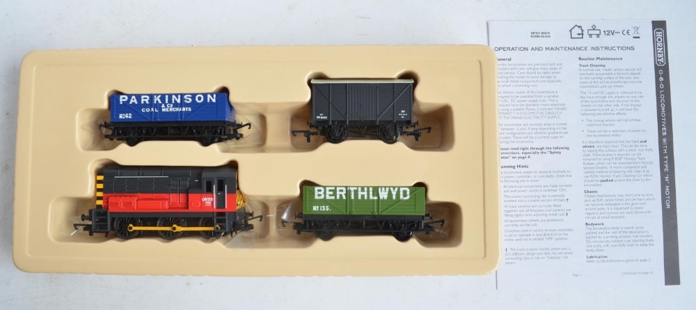 Hornby R390 OO gauge Freight Hauler electric train set with 0-4-0T Queen Mary and 5 goods wagons ( - Image 4 of 4