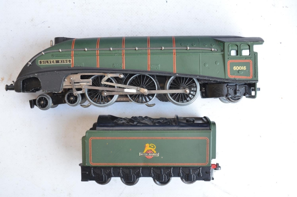 Collection of vintage Hornby Dublo (3 rail electric) railway models and accessories to include boxed - Image 8 of 12