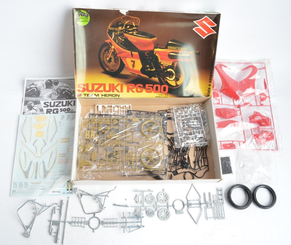 Three unbuilt 1/9 scale plastic motorbike model kits from Protar (all with metal parts and frames) - Image 4 of 7