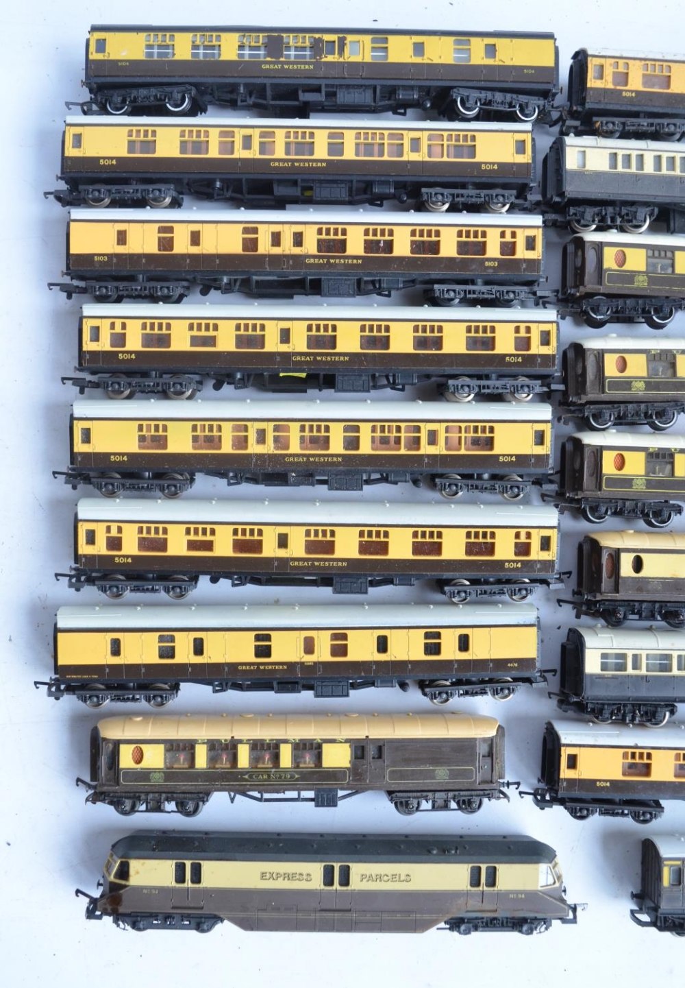 Collection of previously run unboxed OO gauge passenger coaches to include Hornby, Tri-ang and - Image 5 of 7