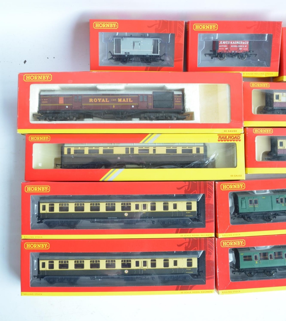 Collection of boxed OO gauge passenger coach and goods wagons from Hornby and Bachmann to include - Image 4 of 4