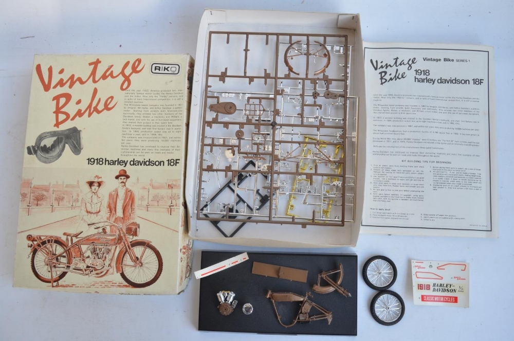 Four 1/16 scale Vintage Bike Series plastic model motorcycle kits from Aoshima to include 1912 - Image 4 of 4