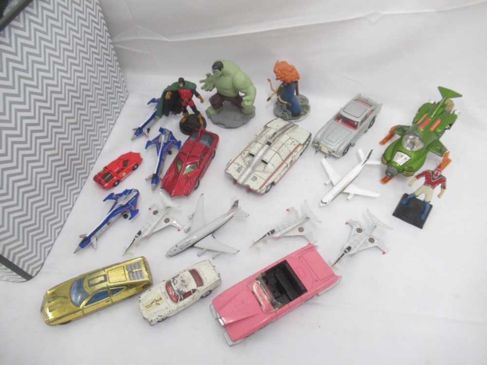 Assorted collection of loose Sci-Fi and other diecast vehicles and figures - Image 3 of 3