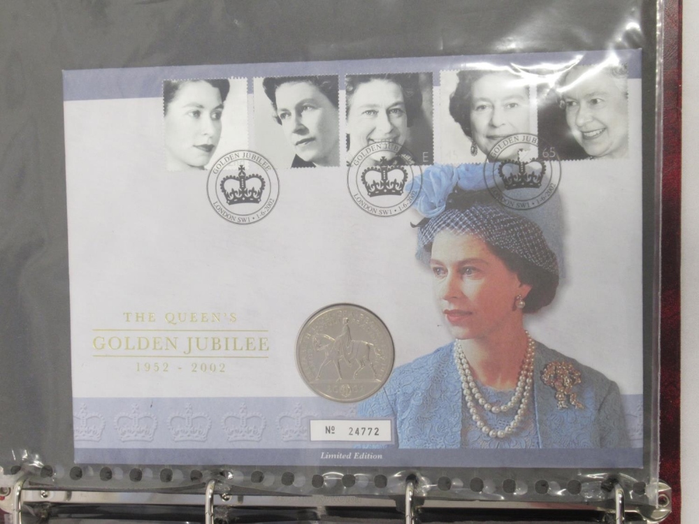 Assorted collection of Coin covers in folder and loose to inc. The 100th Year of HM Queen - Image 11 of 18