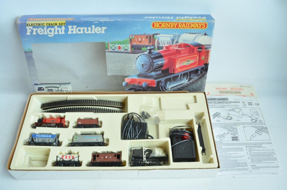 Hornby R390 OO gauge Freight Hauler electric train set with 0-4-0T Queen Mary and 5 goods wagons ( - Image 2 of 4