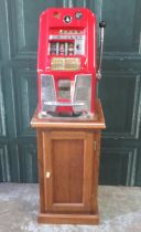 Mills Hi-Top One Armed Bandit Slot Machine, H64.5cm W44.5cm D40cm , on a single door cabinet,