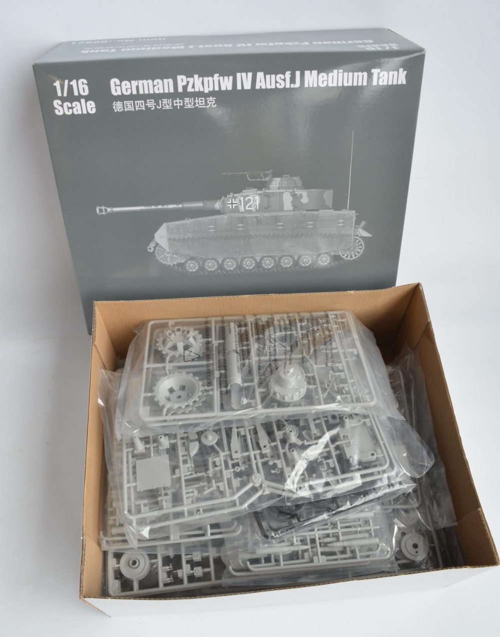 Unbuilt 1/16 scale Trumpeter German Pzkpfw IV Ausf J Medium Tank highly detailed plastic model - Bild 4 aus 8
