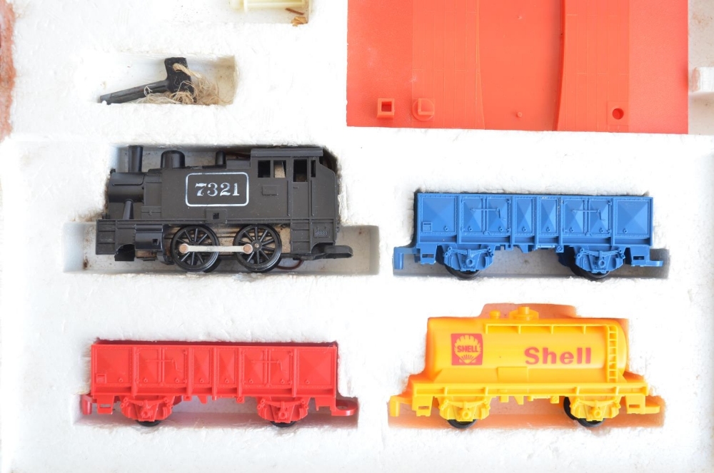 Collection of previously run OO gauge railway models and accessories from Hornby to include an - Image 11 of 12