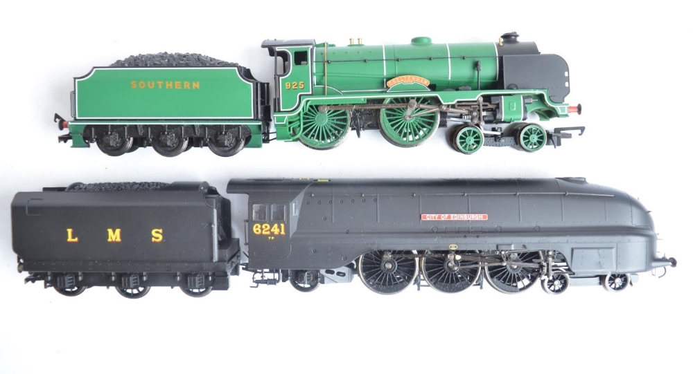 Two Hornby OO gauge electric steam train models to include R3172 Southern Railways 4-4-0 Schools - Image 4 of 6