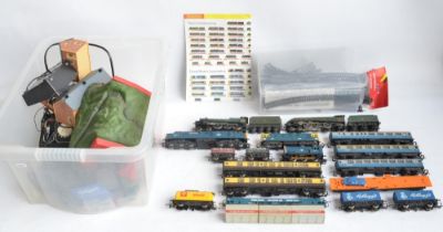 Collection of previously used OO and HO gauge locomotives, passenger coaches, goods wagons, scenic