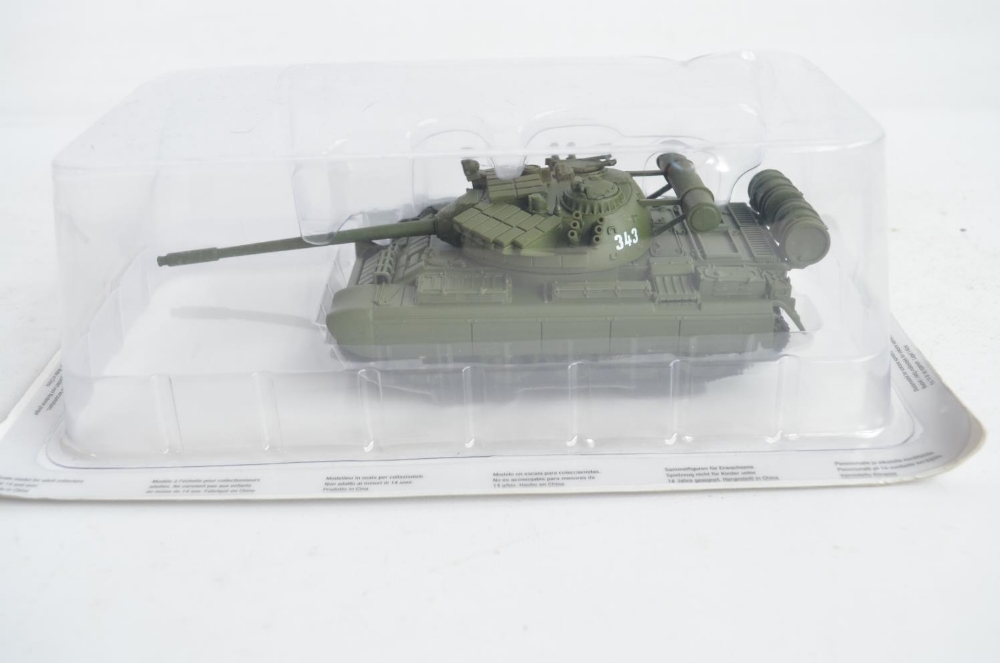 Collection of diecast armour models including 24 cased 1/72 tanks from DeAgostini (no magazines), - Image 6 of 8