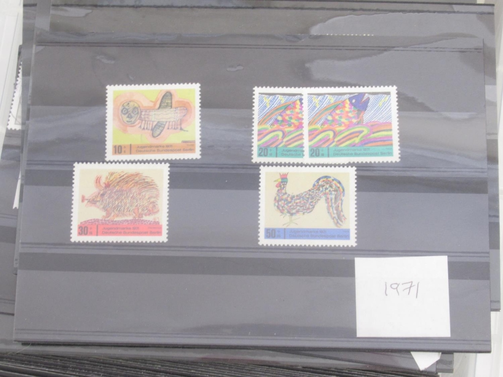 Assorted collection of German Stamp sets, Air World and International Covers, & mixed stamp booklets - Image 11 of 12
