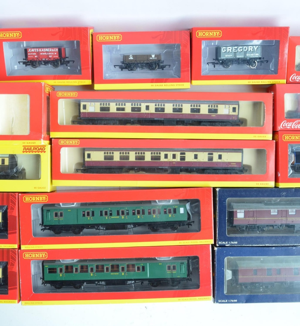 Collection of boxed OO gauge passenger coach and goods wagons from Hornby and Bachmann to include - Image 2 of 4