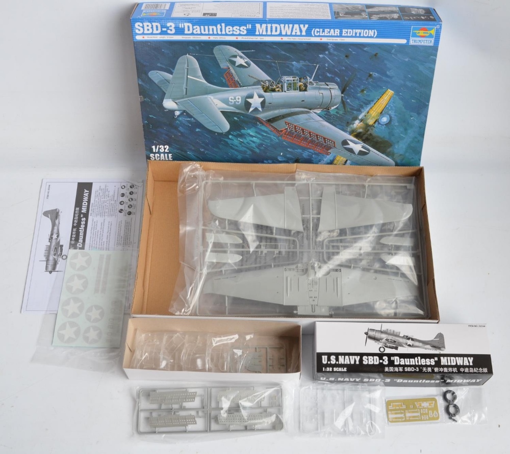 Two unbuilt 1/32 scale US Navy aircraft plastic model kits to include Hasegawa F6F-3/5 Hellcat (ST7) - Image 4 of 4