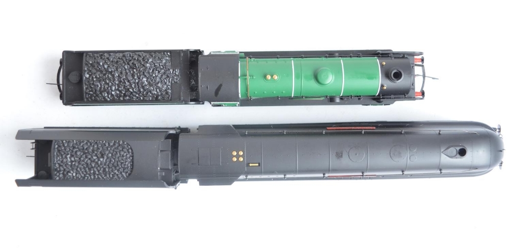 Two Hornby OO gauge electric steam train models to include R3172 Southern Railways 4-4-0 Schools - Image 5 of 6