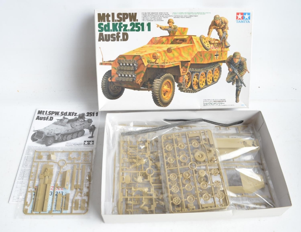 Collection of model kits to include Eduard Royal Class R0012 1/72 Fw190A-8 set with 4 Fw190A-8 - Image 12 of 12