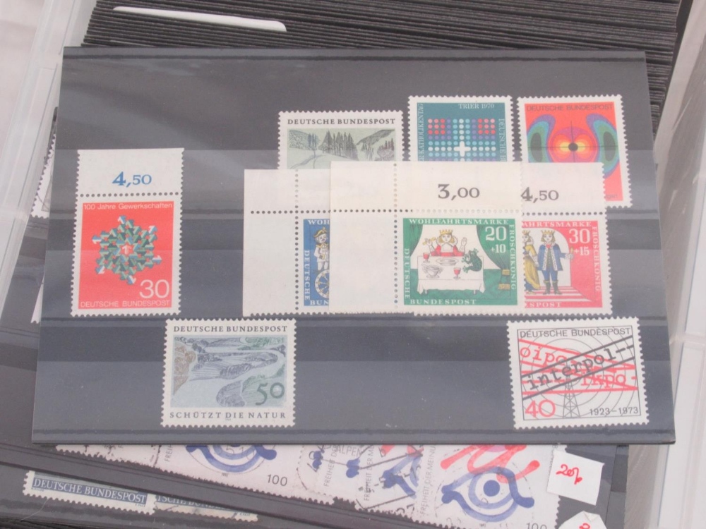 Assorted collection of German Stamp sets, Air World and International Covers, & mixed stamp booklets - Image 8 of 12