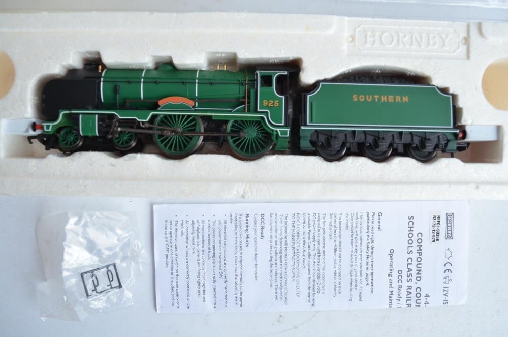 Two Hornby OO gauge electric steam train models to include R3172 Southern Railways 4-4-0 Schools - Image 2 of 6