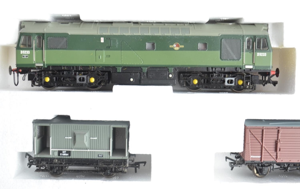 Bachmann OO gauge Digital Freight Set 30-045 with Class 25 diesel and replacement goods wagons ( - Image 5 of 13