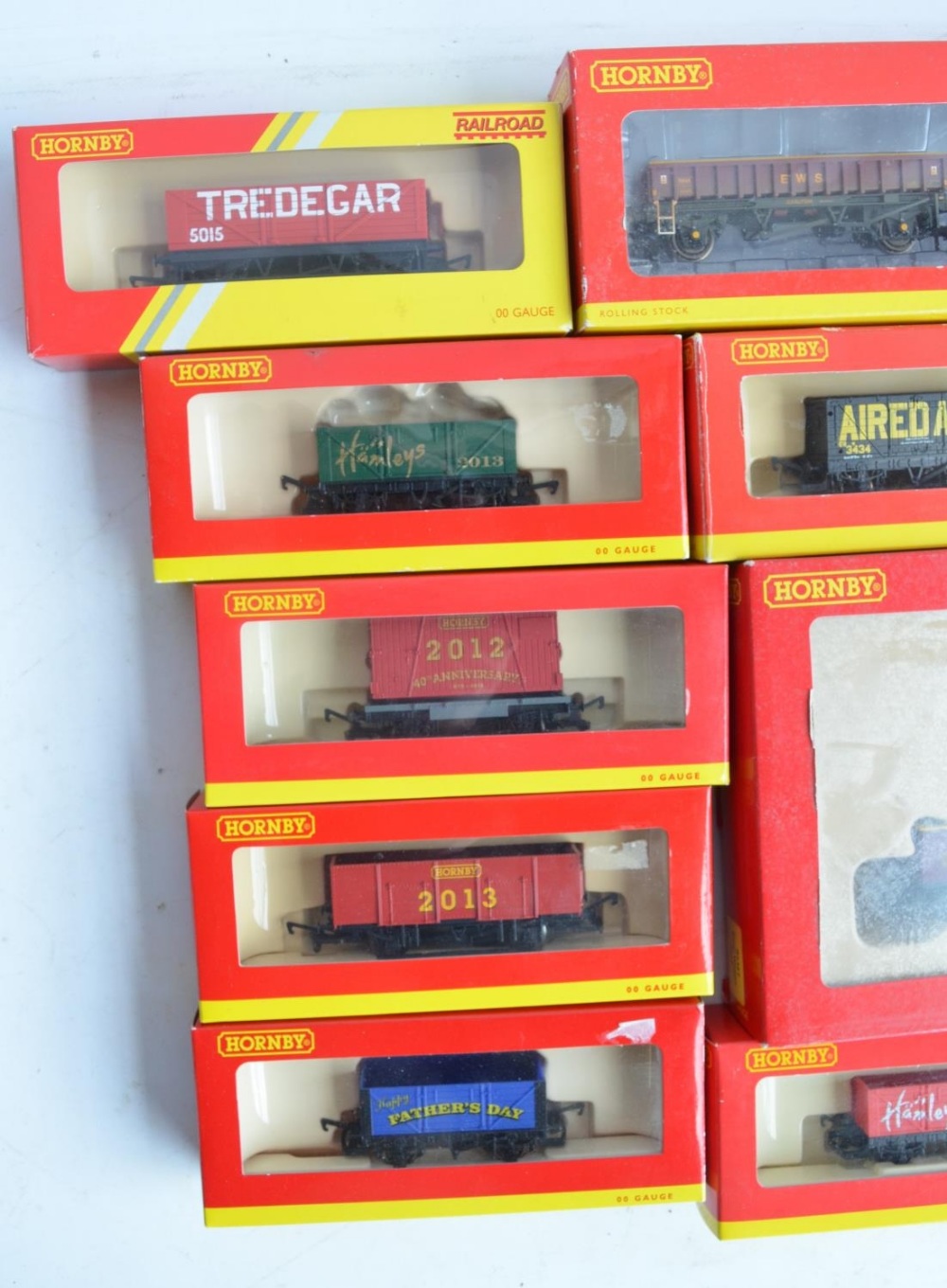 Collection of boxed OO gauge goods wagons and multi wagon sets from Hornby to include R6332A 3x - Image 4 of 6