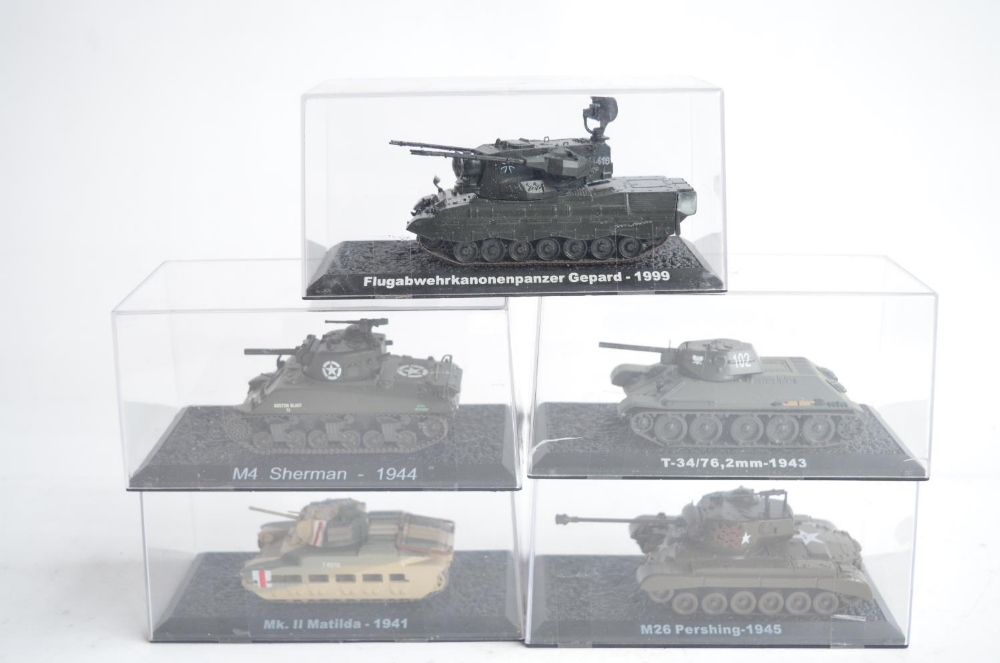 Collection of 1/72 scale diecast WWII to modern armour models to include 23 DeAgostini examples ( - Image 5 of 8