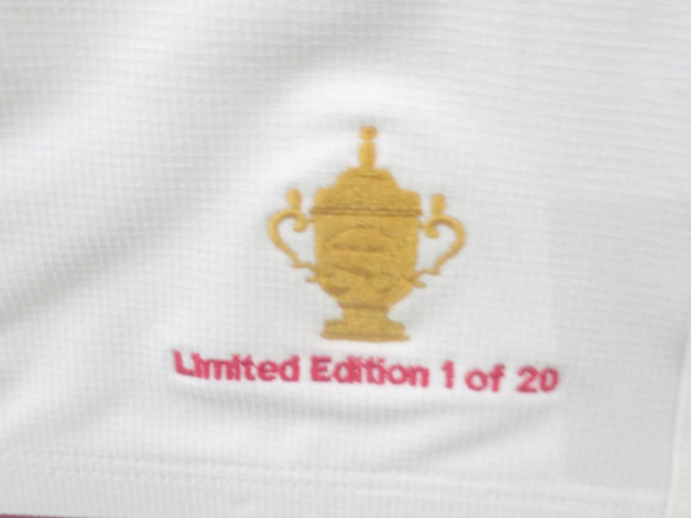 Framed Limited Edition 1 of 20 2003 Rugby World Cup Final England replica shirt signed by Martin - Bild 3 aus 4