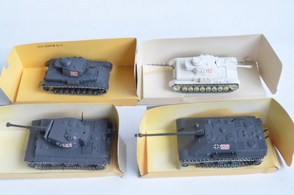 Collection of ten diecast mostly German WWII armour/tank models and 9x 'Cars Of The Commanders' - Bild 5 aus 11