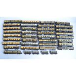 Collection of previously run unboxed OO gauge passenger coaches to include Hornby, Tri-ang and