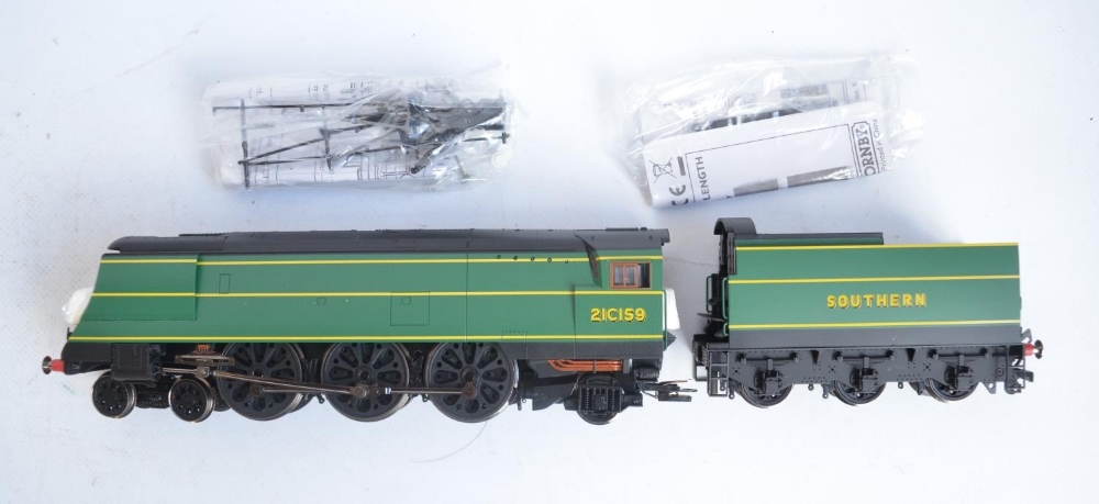 Hornby limited edition OO gauge R2661M Bournemouth Belle train pack with West Country/Battle Of - Image 4 of 4