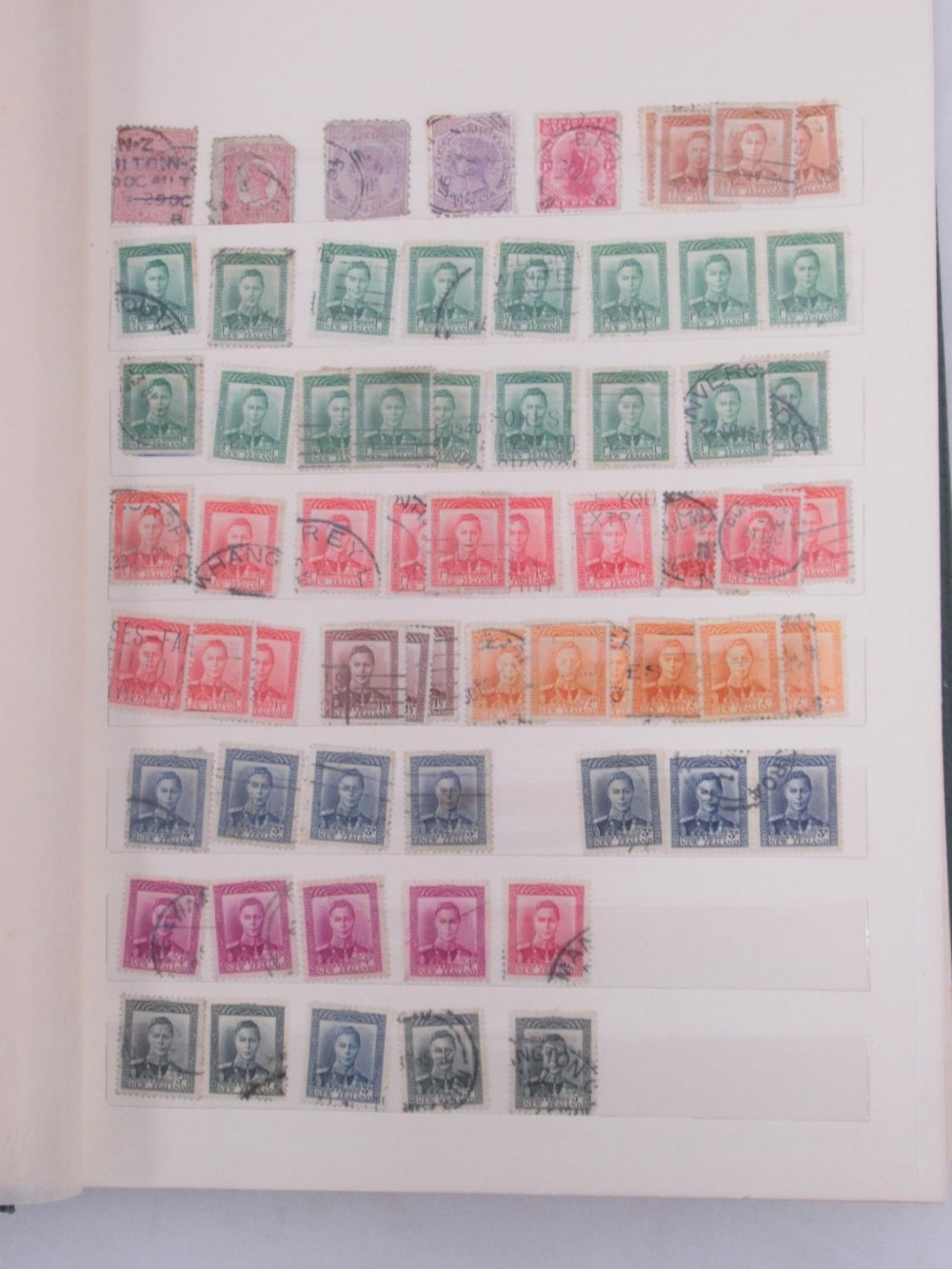 Assorted collection of GB, commonwealth and International stamps to inc. stamp book of GB Postage - Image 4 of 20