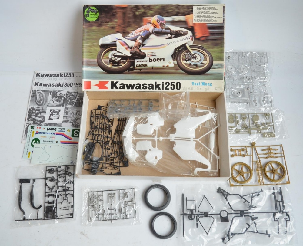 Two unbuilt 1/9 scale Kawasaki plastic motorbike model kits from Protar to include a 250 Toni Mang - Image 2 of 5