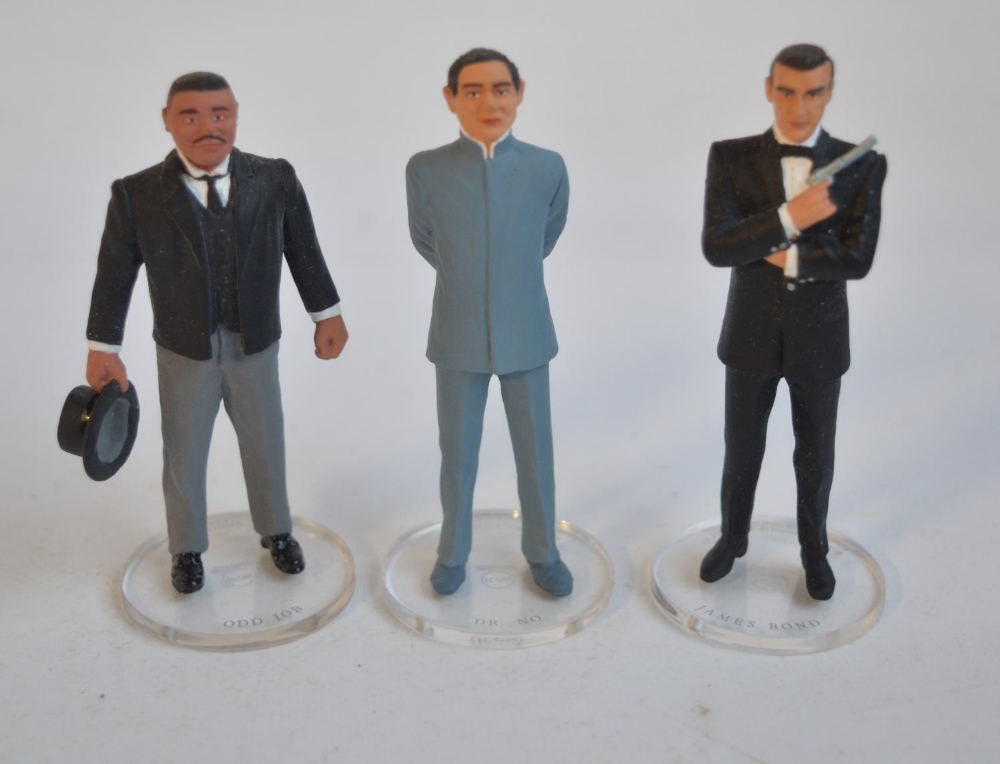 Six boxed pre-painted metal James Bond Corgi Icon Figure models in 1/24 scale to include James Bond, - Bild 3 aus 8