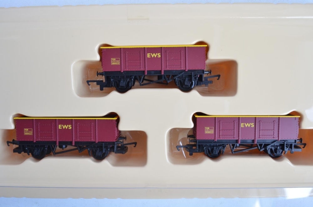 Collection of boxed OO gauge goods wagons and multi wagon sets from Hornby to include R6332A 3x - Image 6 of 6