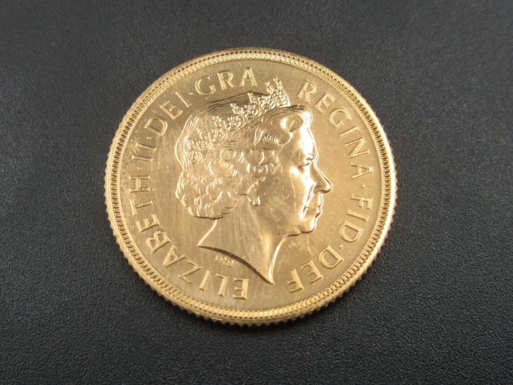 The Royal Mint Elizabeth II 2001 22 Carat Gold Sovereign, with COA in a Westminster coin box - Image 5 of 5