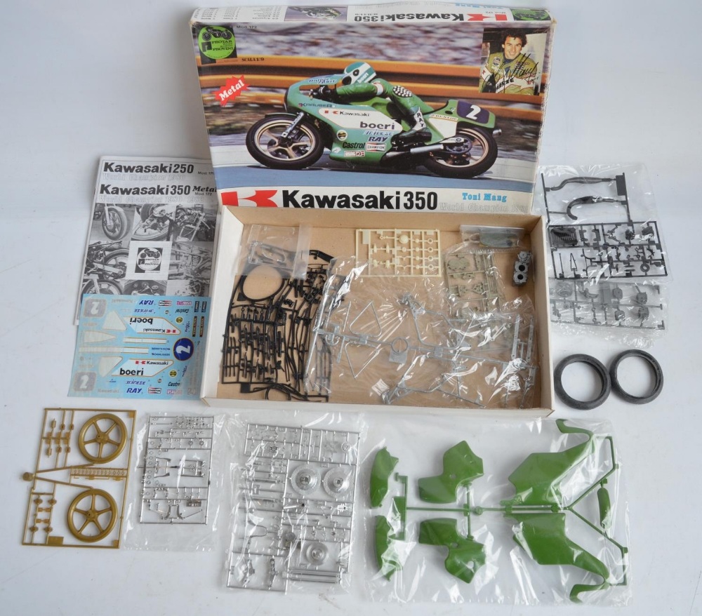 Two unbuilt 1/9 scale Kawasaki plastic motorbike model kits from Protar to include a 250 Toni Mang - Image 4 of 5