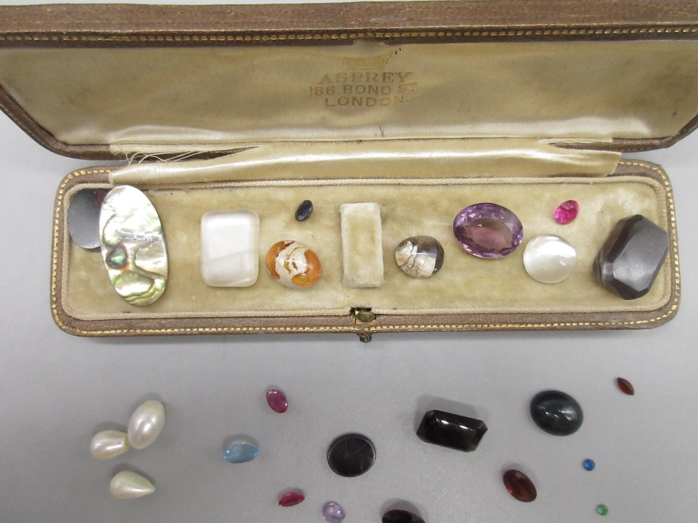 WITHDRAWN Quantity of cut gemstones including ruby, amethyst, bloodstone etc. (Victor Brox collectio - Image 2 of 4