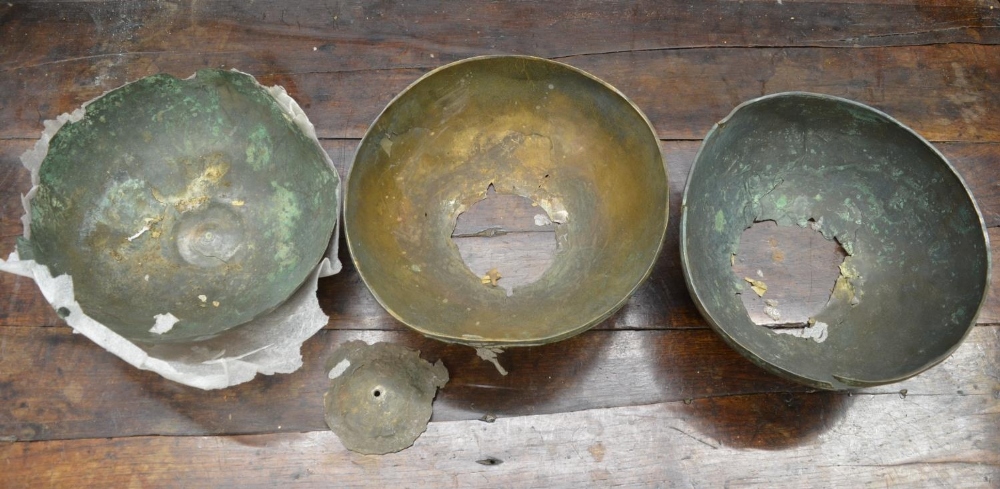 Collection of antique metalware to include pewter plates, corroded copper bowls etc. (Victor Brox - Image 5 of 5